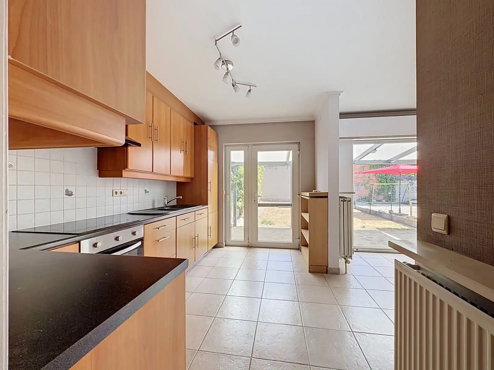 Instapklare Woning Met 3 SLPK, Garage én Tuin! foto 7
