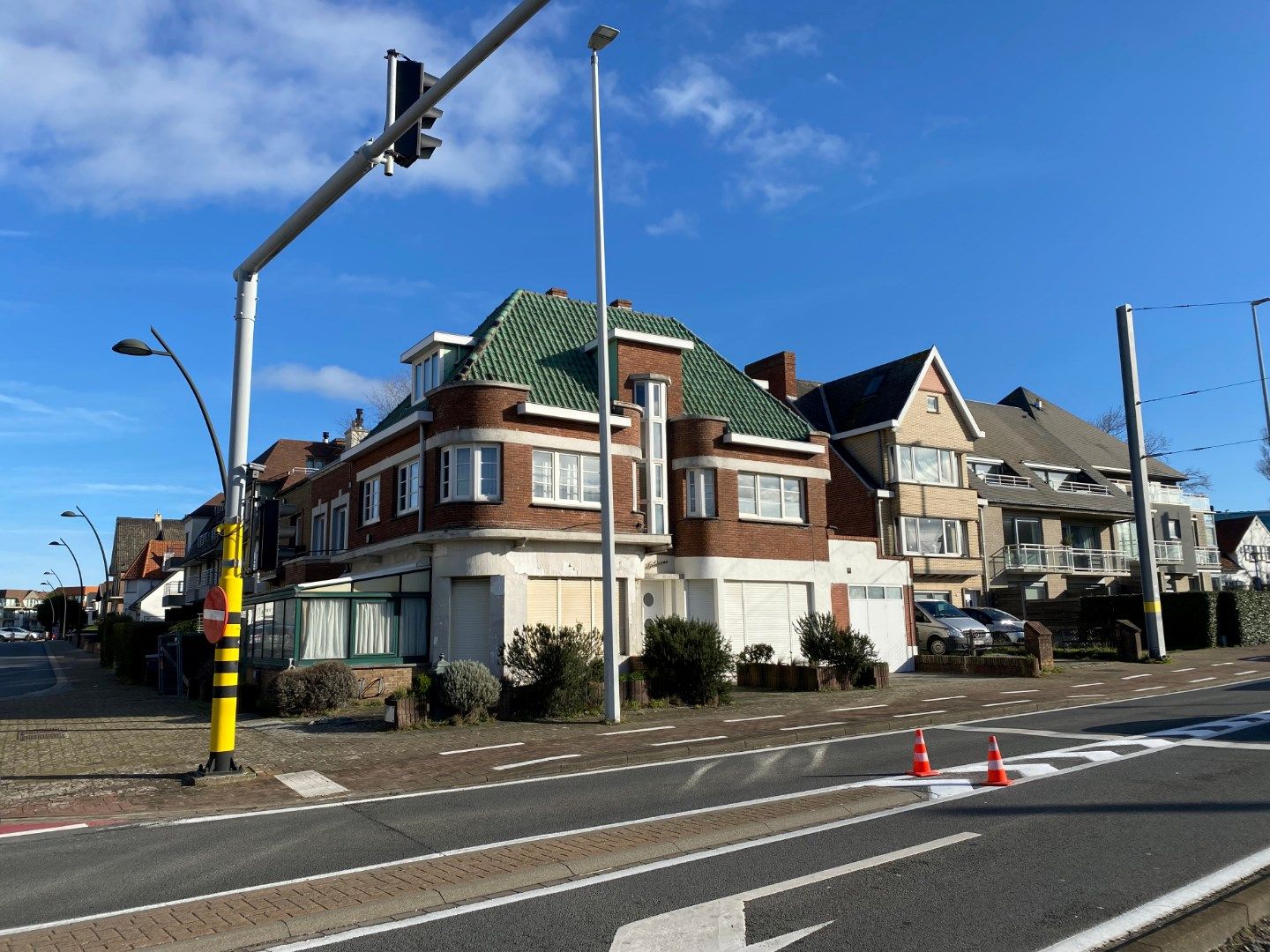 Te renoveren appartement met 1 ruime slaapkamer vlakbij zee  foto 1