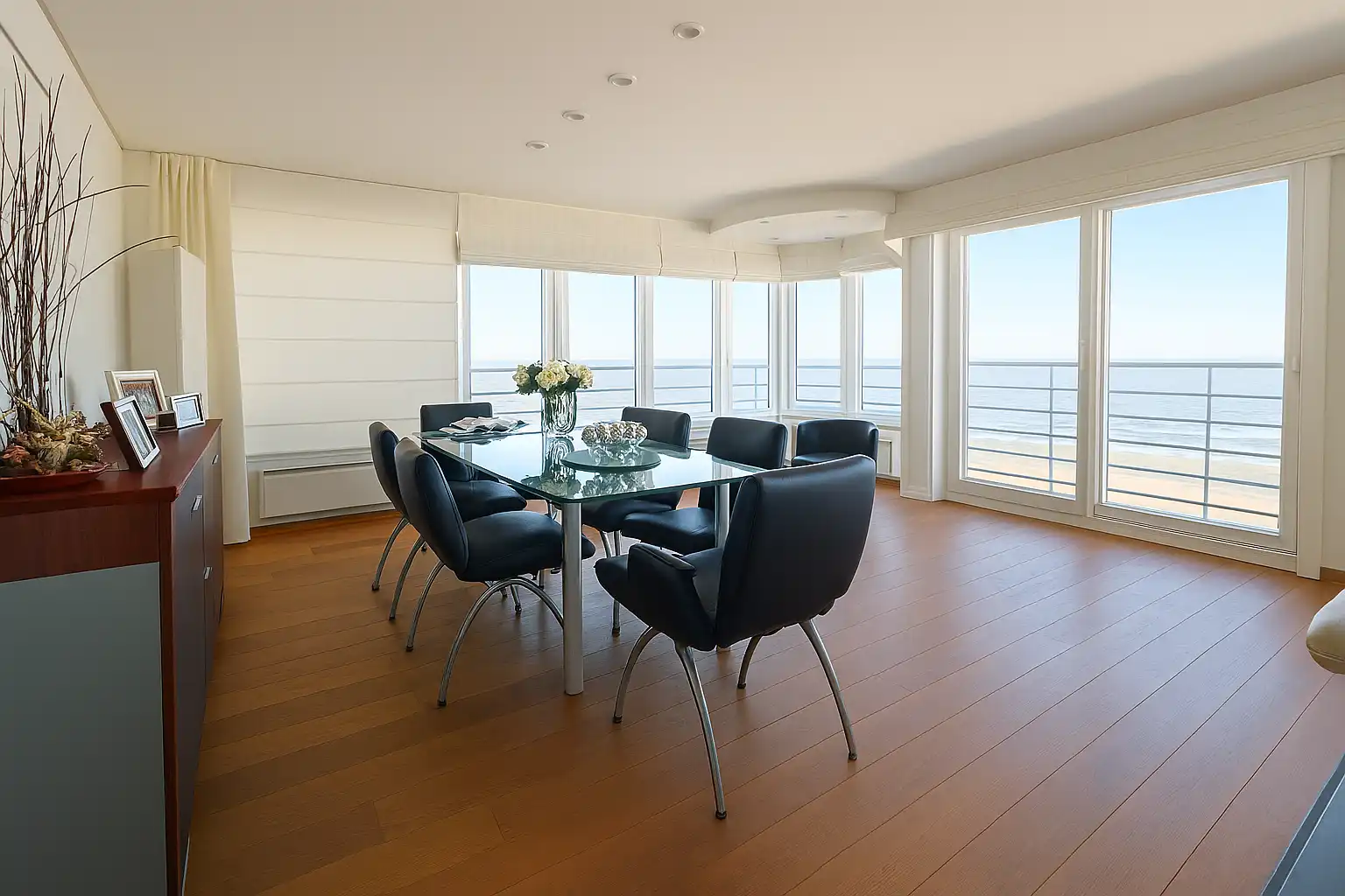 Uniek 4-slaapkamerappartement met fantastisch zicht op zee. foto 12