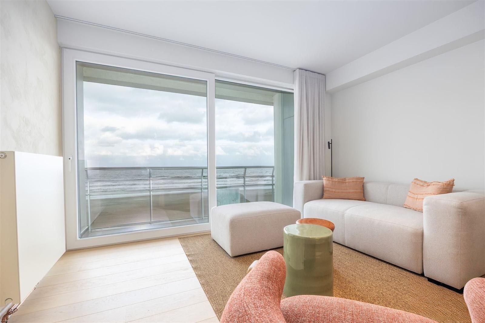 Prachtig en smaakvol volledig afgewerkt appartement gelegen op de tweede verdieping foto {{pictureIndex}}