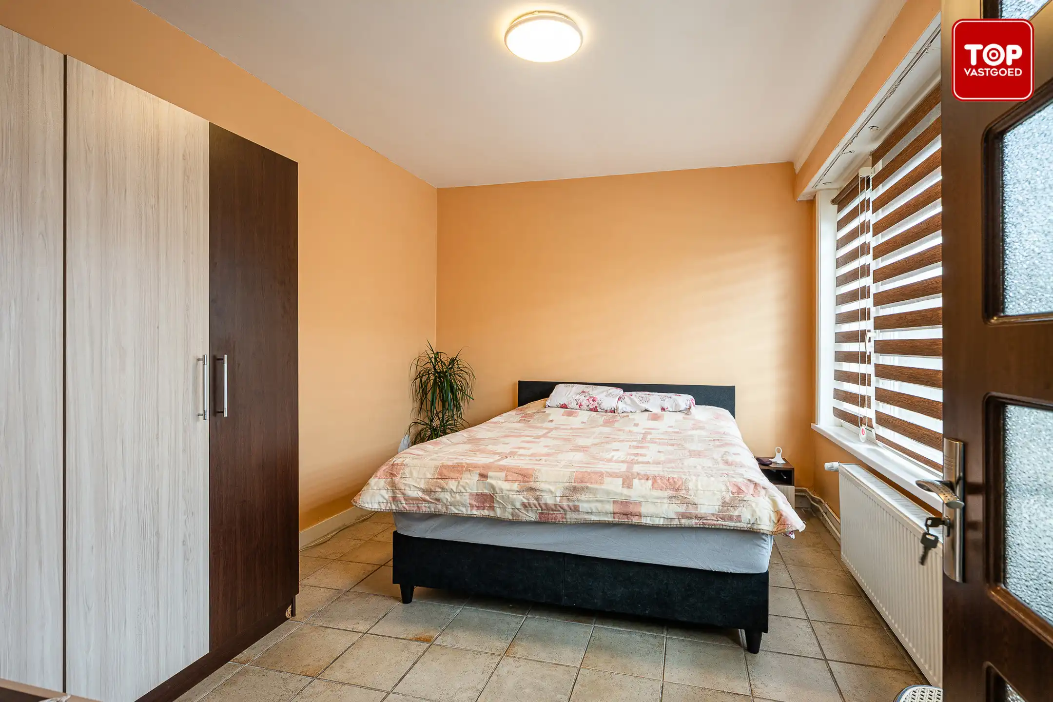 Gelijkvloers 2-slaapkamer appartemen met garage.  foto 13