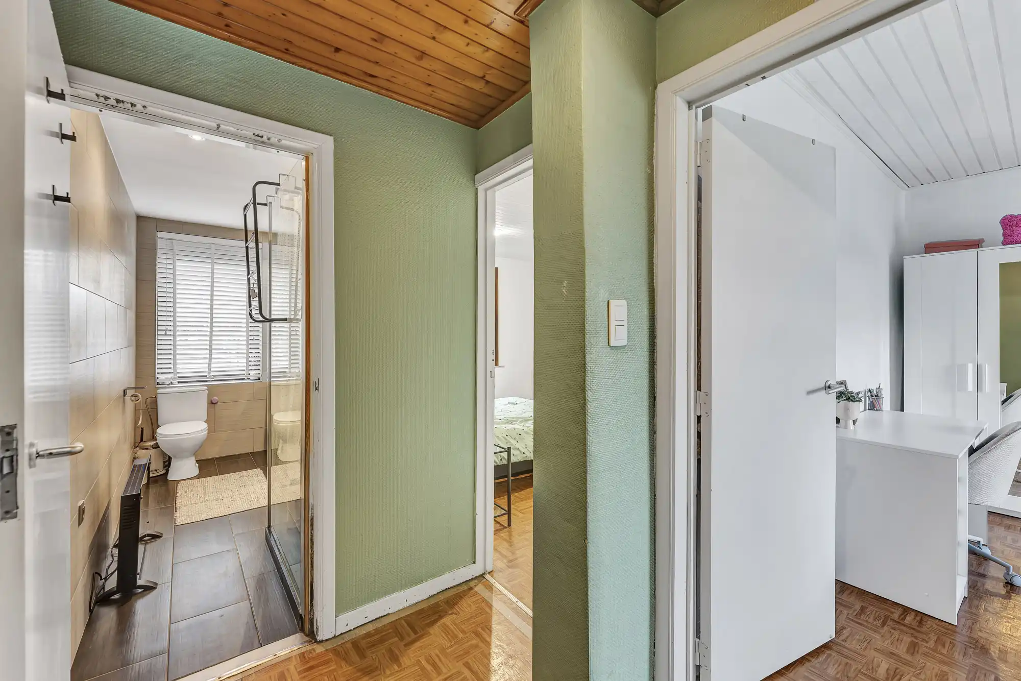 Strategisch gelegen, instapklare woning met veel potentieel foto 14