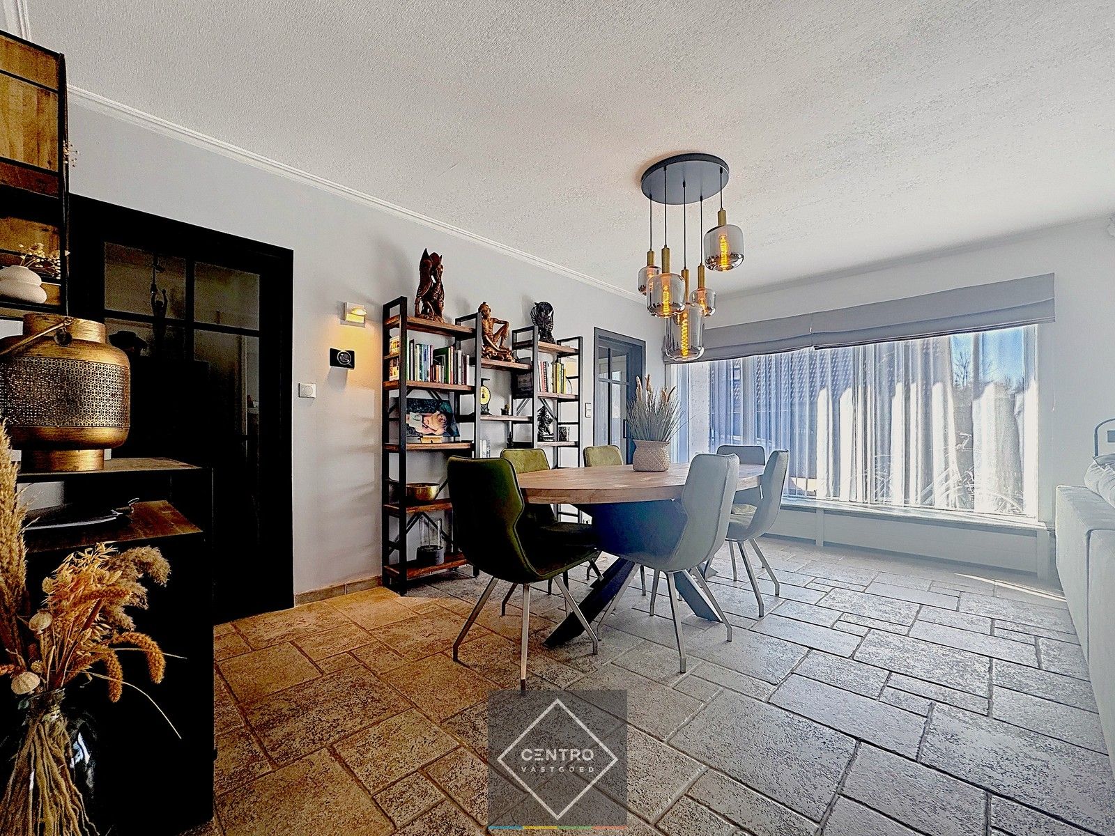 Ruime, instapklare WONING met 5/6 slaapkamers, badkamer, nieuwe keuken, grote garage en ZONNIGE tuin te Brugge (Sint-Kruis) foto 4