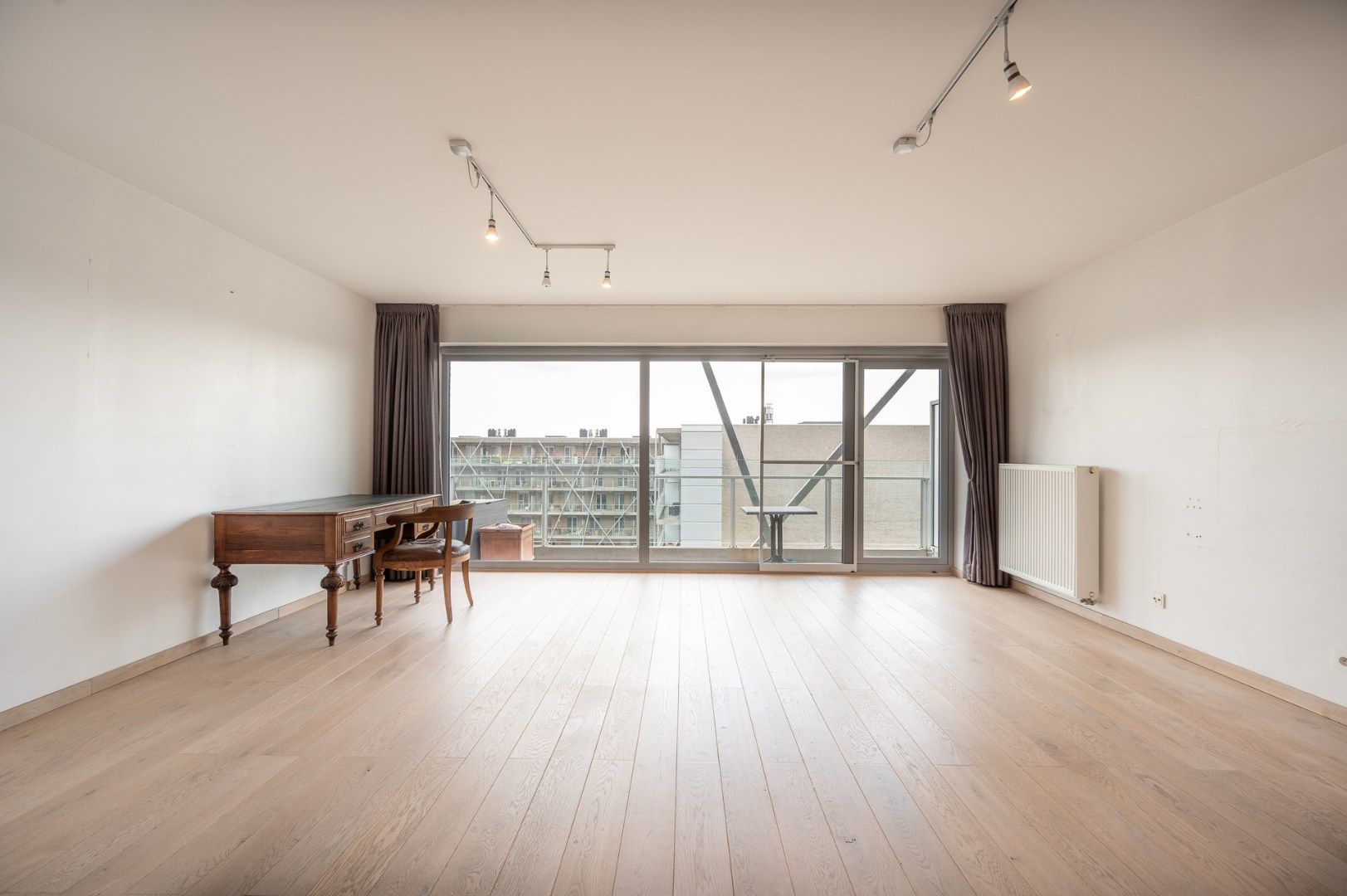 Rustig gelegen appartement vlak bij station Brugge, omringd door groen foto 2