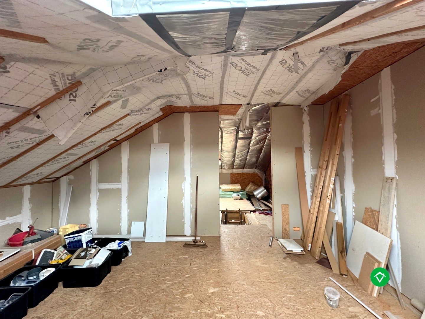 Ruim duplexappartement met terras en garage nabij centrum Roeselare foto 13