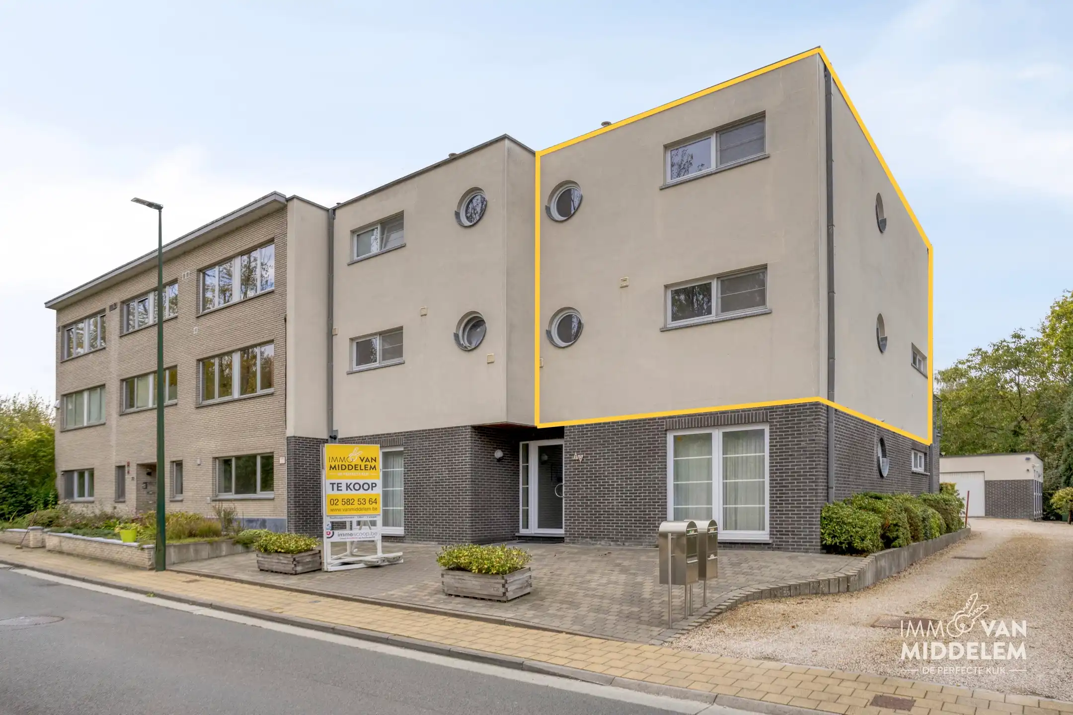 DUPLEXAPPARTEMENT MET 3 SLAAPKAMERS, GARAGE EN BERGING foto 3