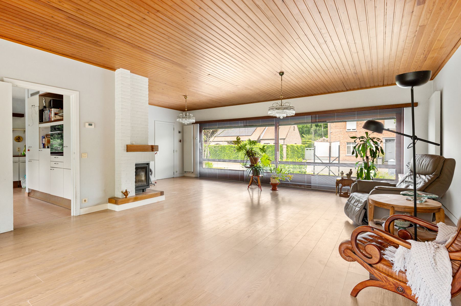 Uitzonderlijk gelegen woning met veel ruimte en karakter! foto 6