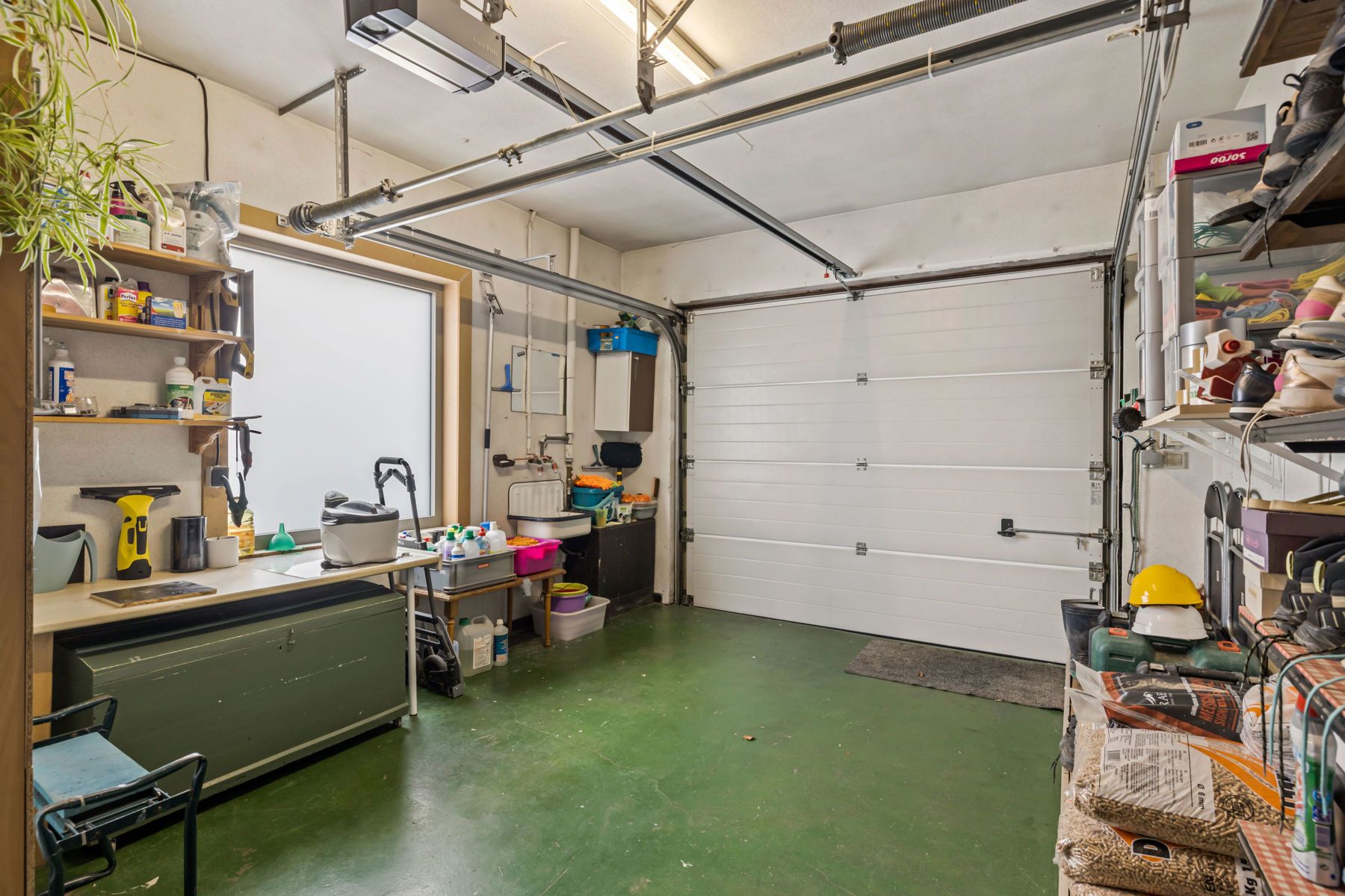 Instapklare bungalow met prachtige tuin, 4 slpks en garage foto 22