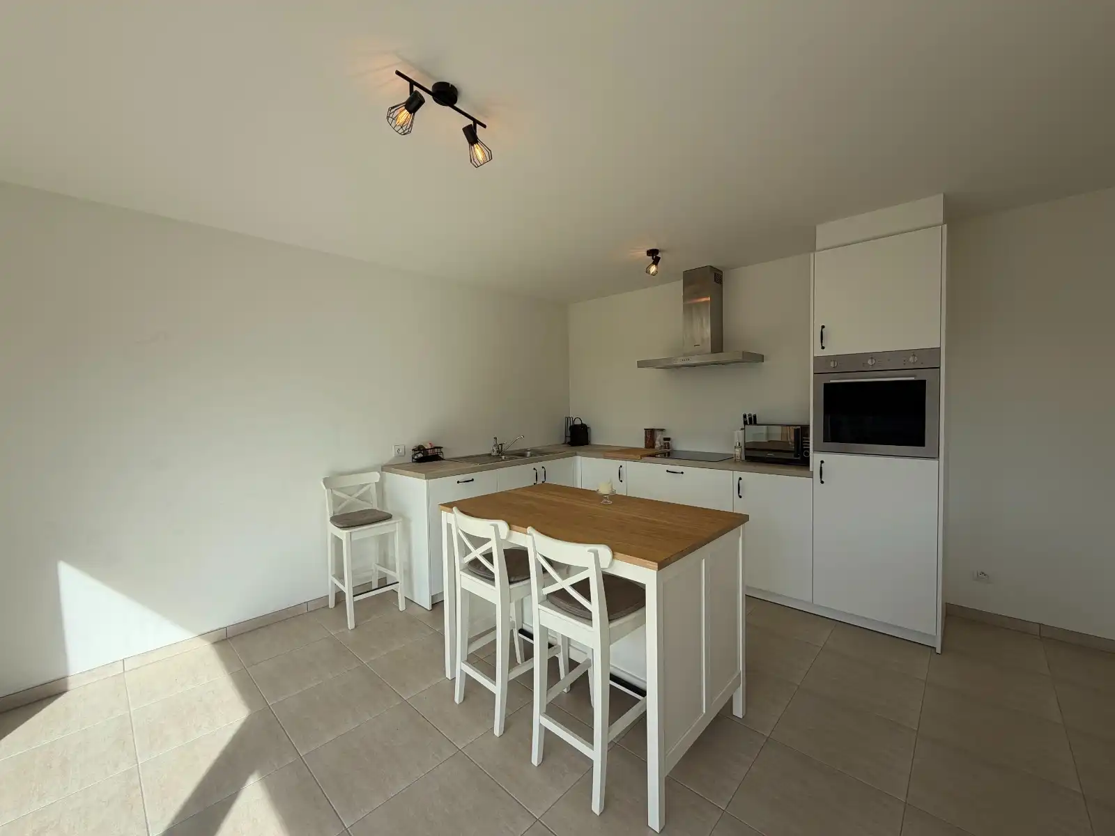 Appartement nabij het centrum van Waregem! foto 3