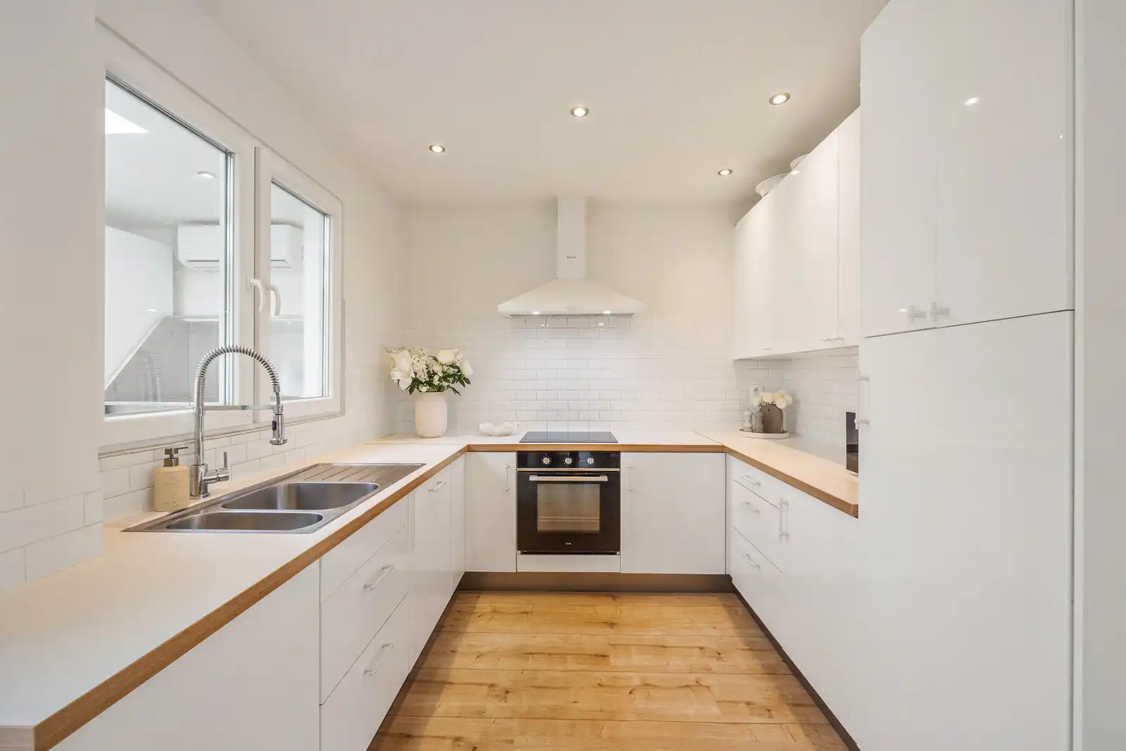 Instapklare woning met 3 slaapkamers op een TOPlocatie te Schoten! foto 4