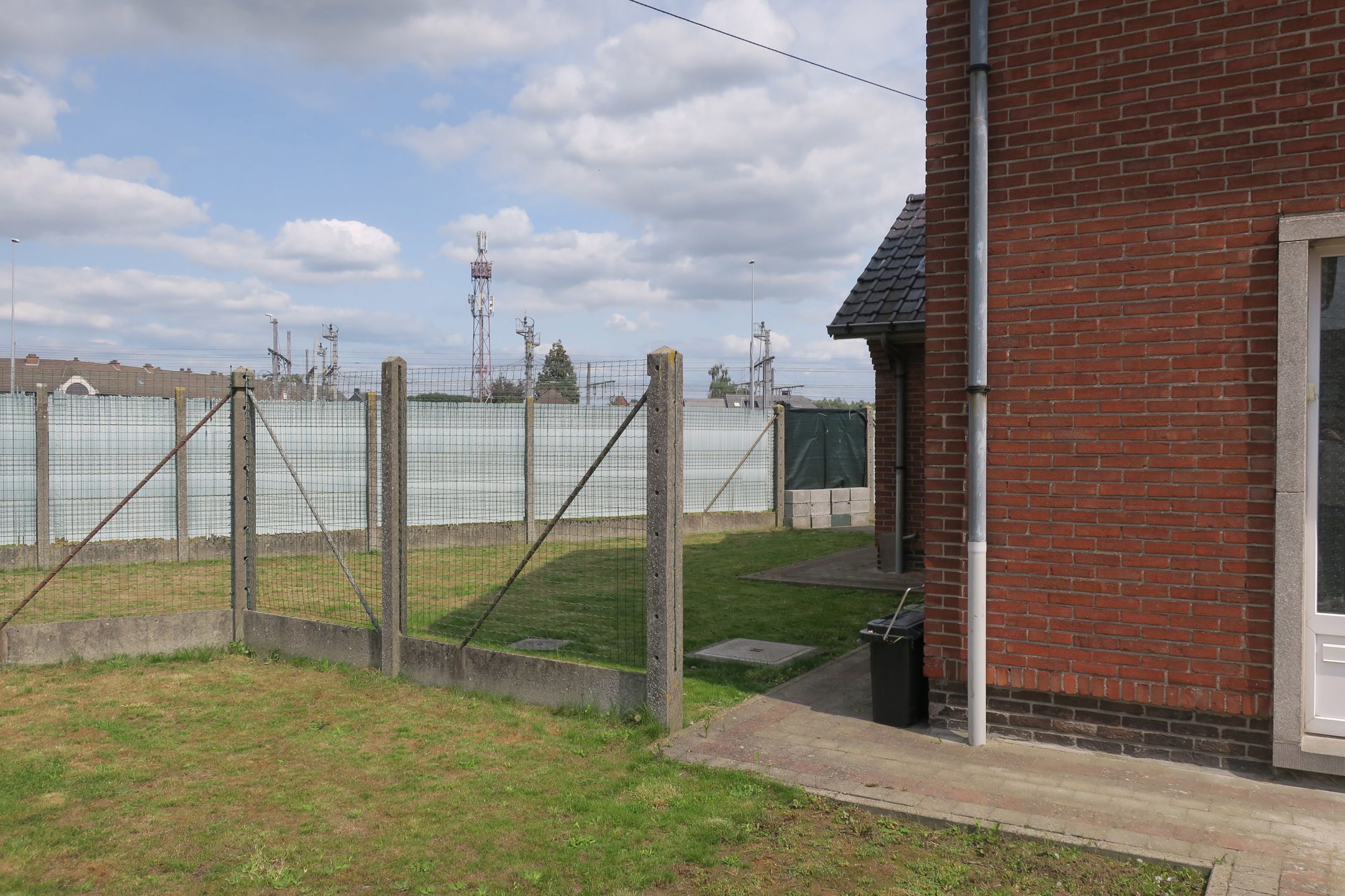 Ruime gezinswoning met 3 slaapkamers en tuin foto 9