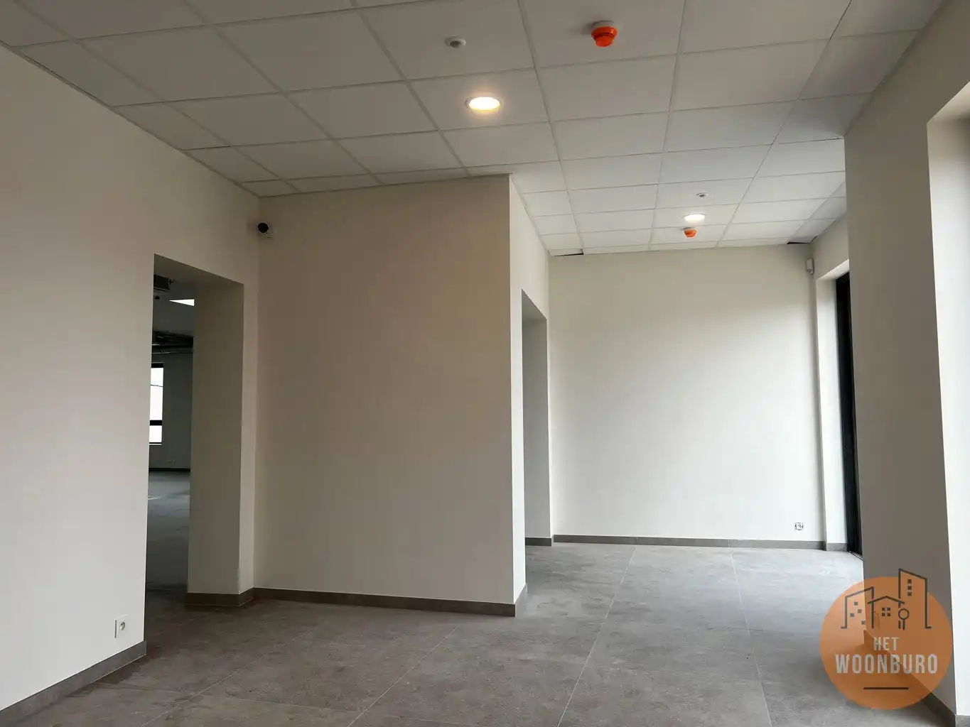 Kantoor met polyvalente ruimte, 4 burelen, vergaderzaal foto 5