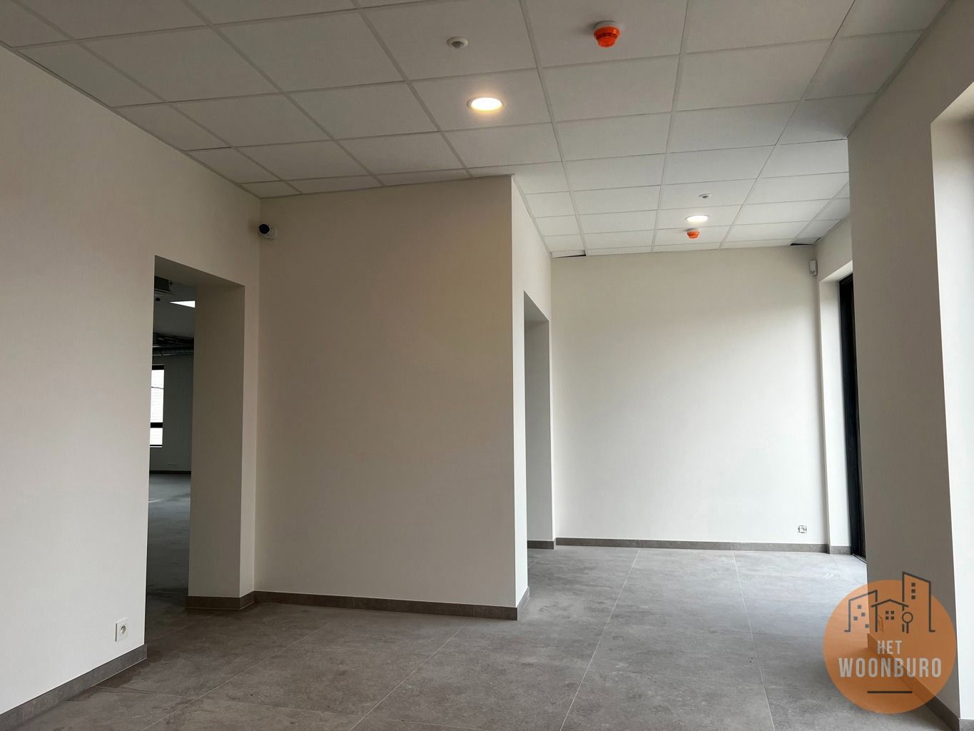 Kantoor met polyvalente ruimte, 4 burelen, vergaderzaal foto 5