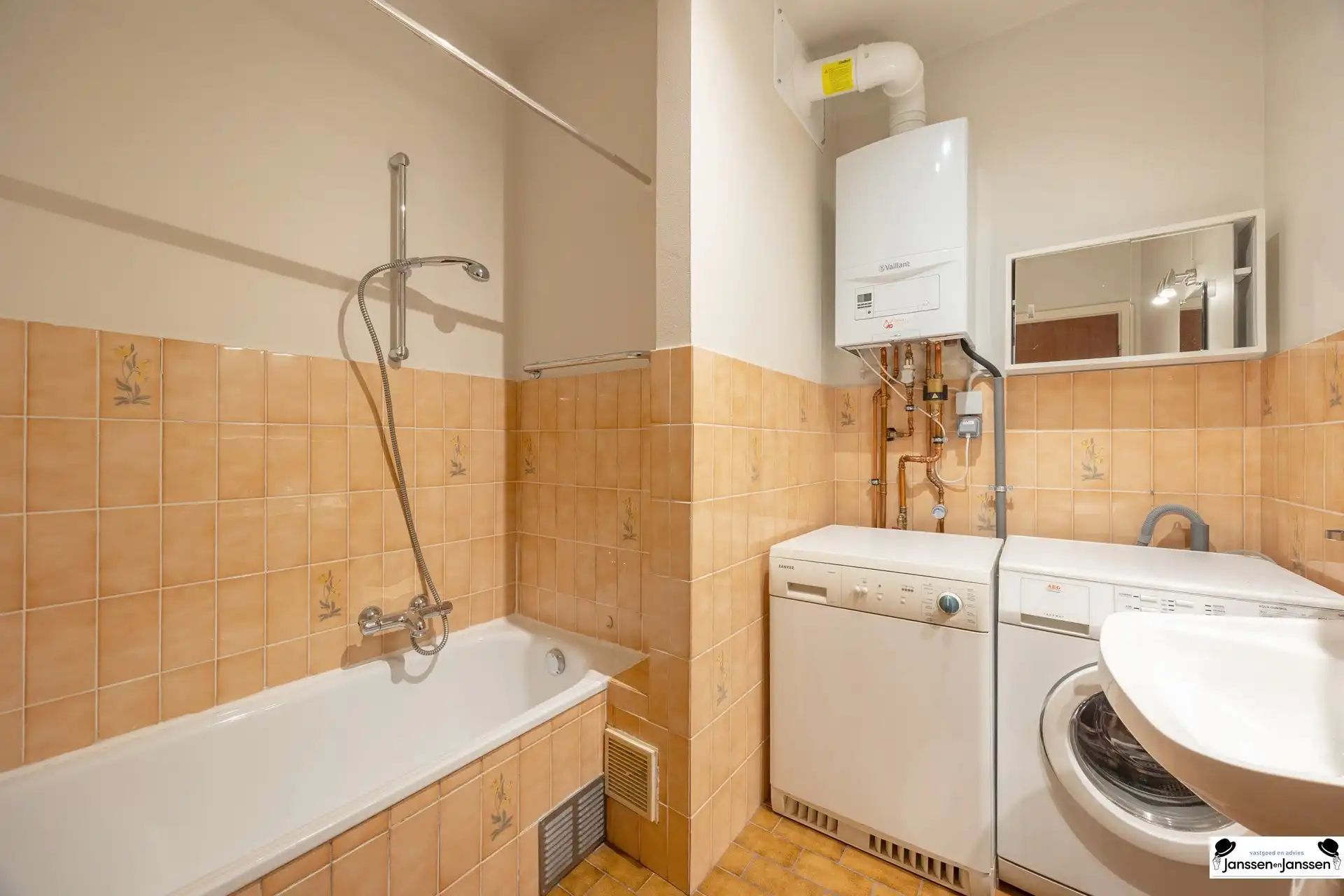 Goed onderhouden appartement op toplocatie in Schoten! foto 12