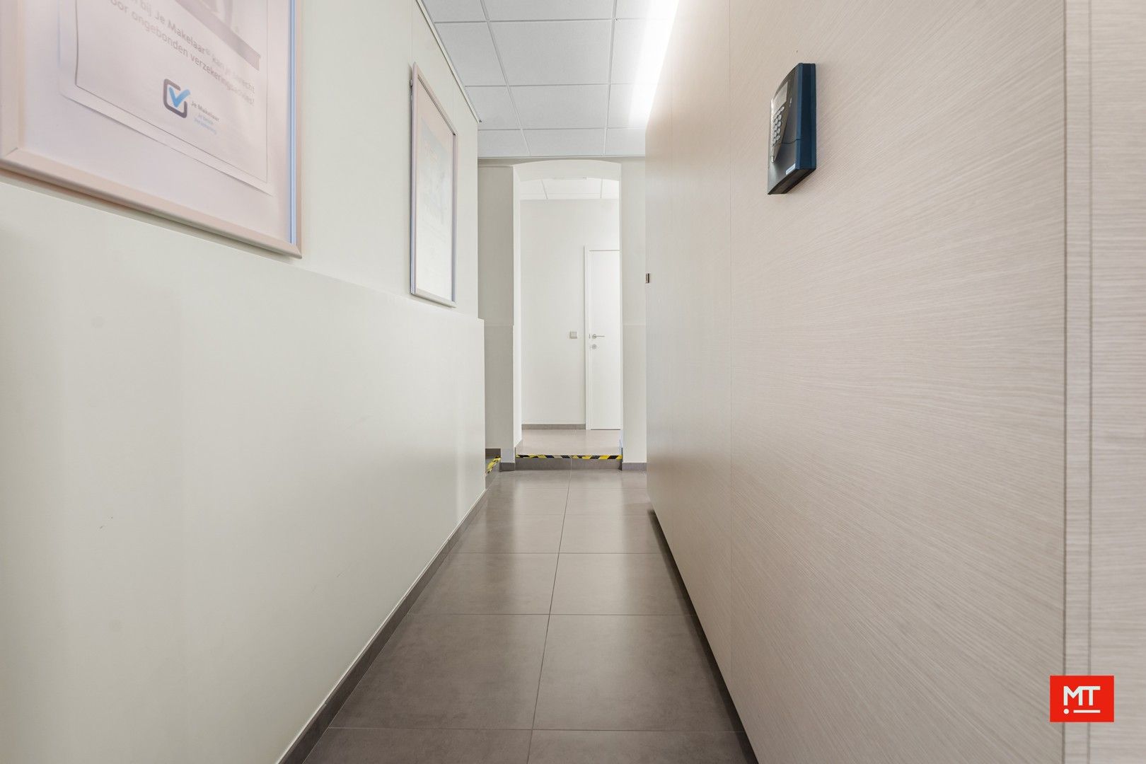 Opbrengsteigendom bestaande uit handelsruimte en 2 appartementen in centrum Beselare foto 8