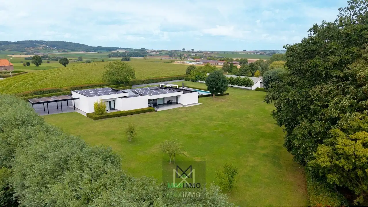 Exclusieve villa in Heuvelland op uiterst discrete topligging foto {{pictureIndex}}