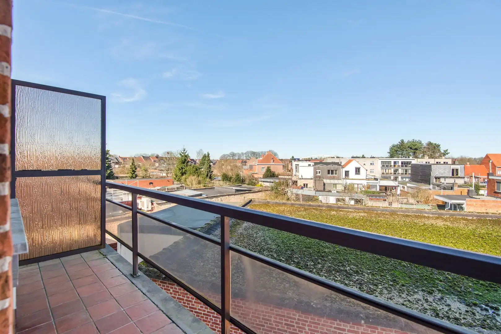 Ruim en lichtrijk 2-slaapkamerappartement in hartje Wijnegem foto 13