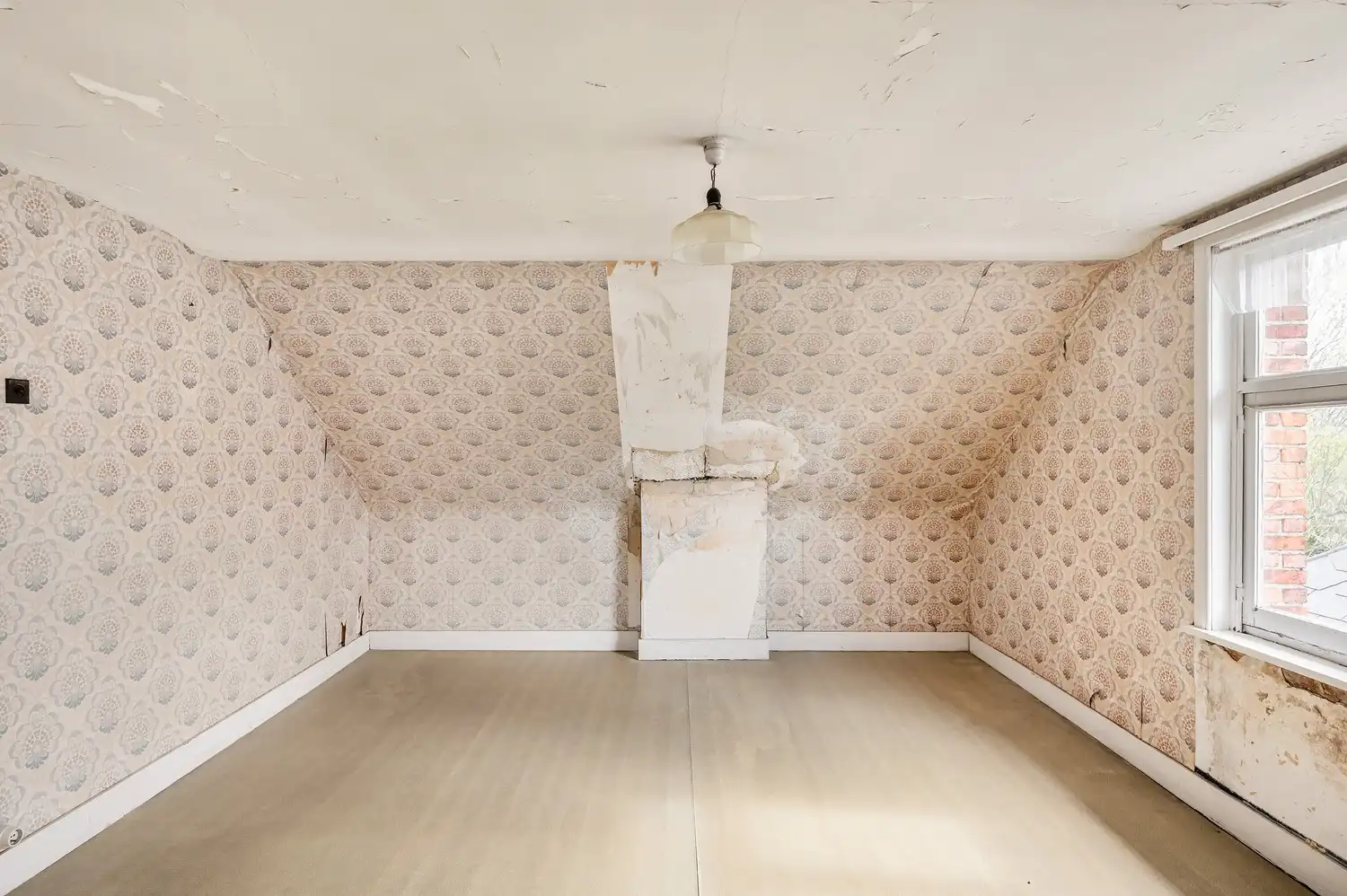 TE RENOVEREN WONING MET 3 SLPKS, PRACHTIGE TUIN + ACHTERLIGGENDE STAANPLAATS foto 23