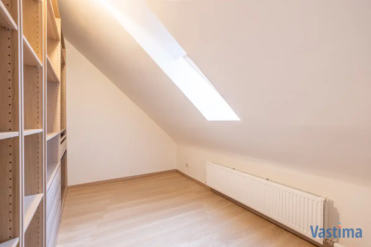Woning in de stadsrand met 2 slaapkamers, dressing en tuin foto 18