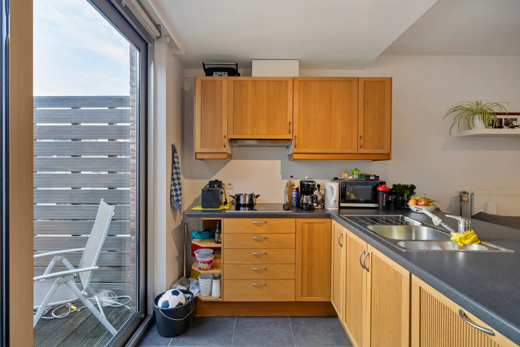 Gezellige woning met terras en een ruime garage te Lier. foto 5