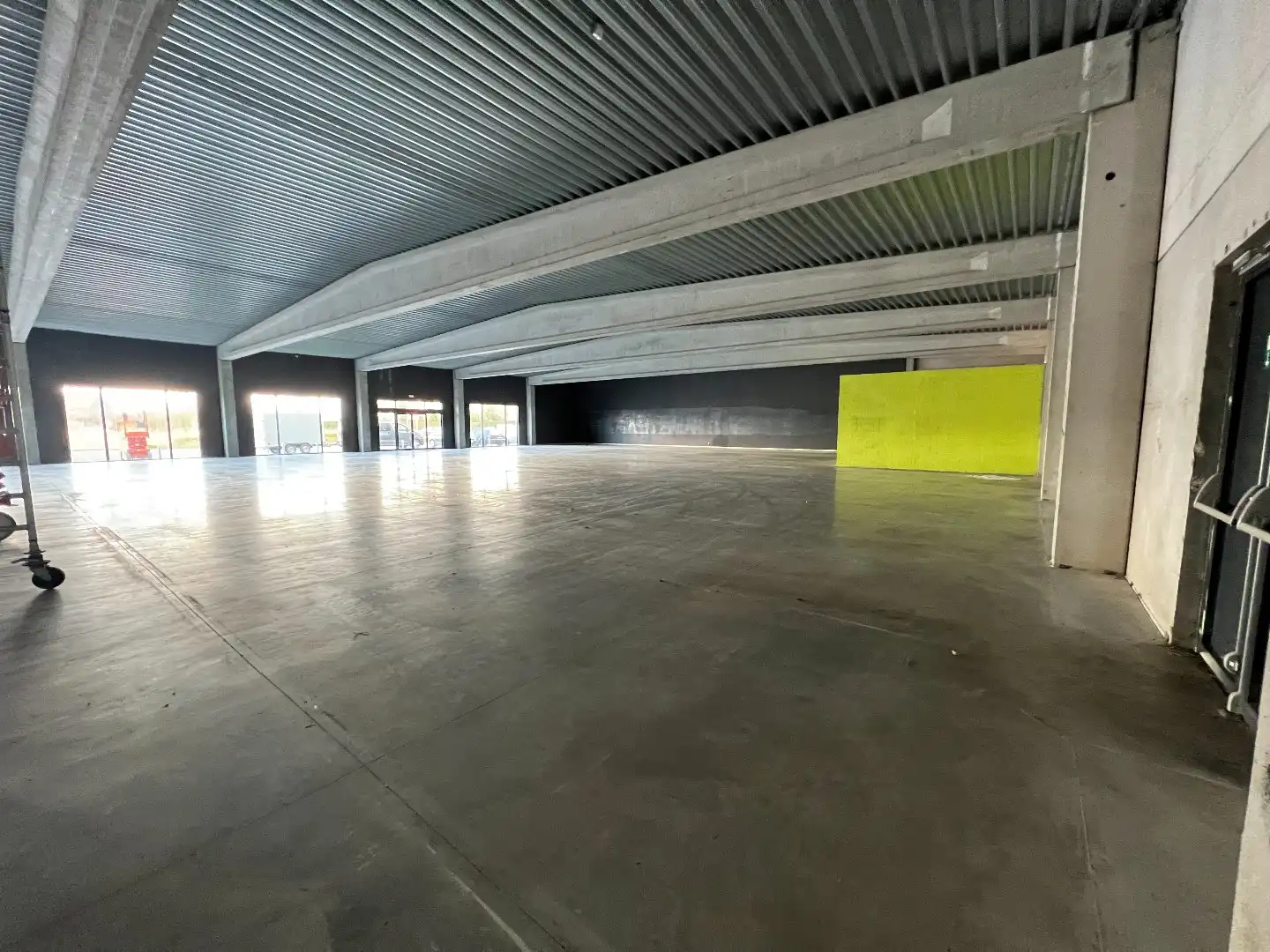 819m² AMBACHTELIJKE KMO-UNIT TE IEPER foto 6