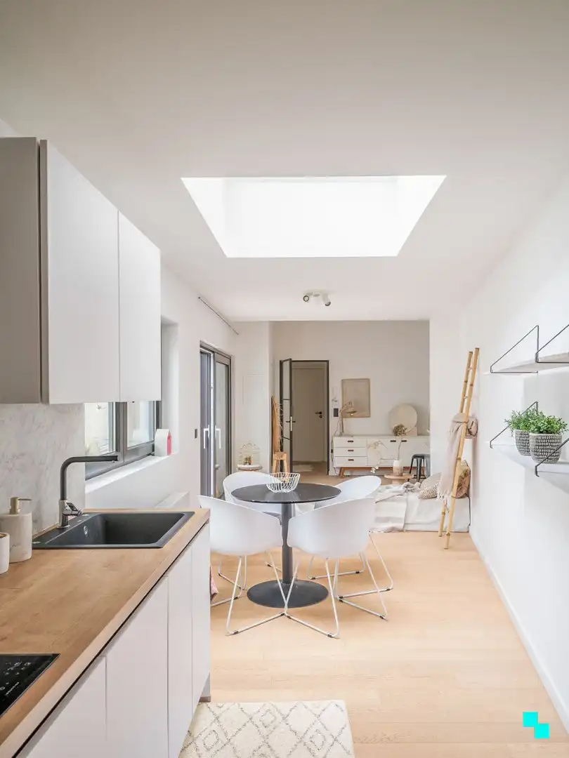 Gerenoveerd appartement met 2 slaapkamers en koer nabij Gent Dampoort foto 7