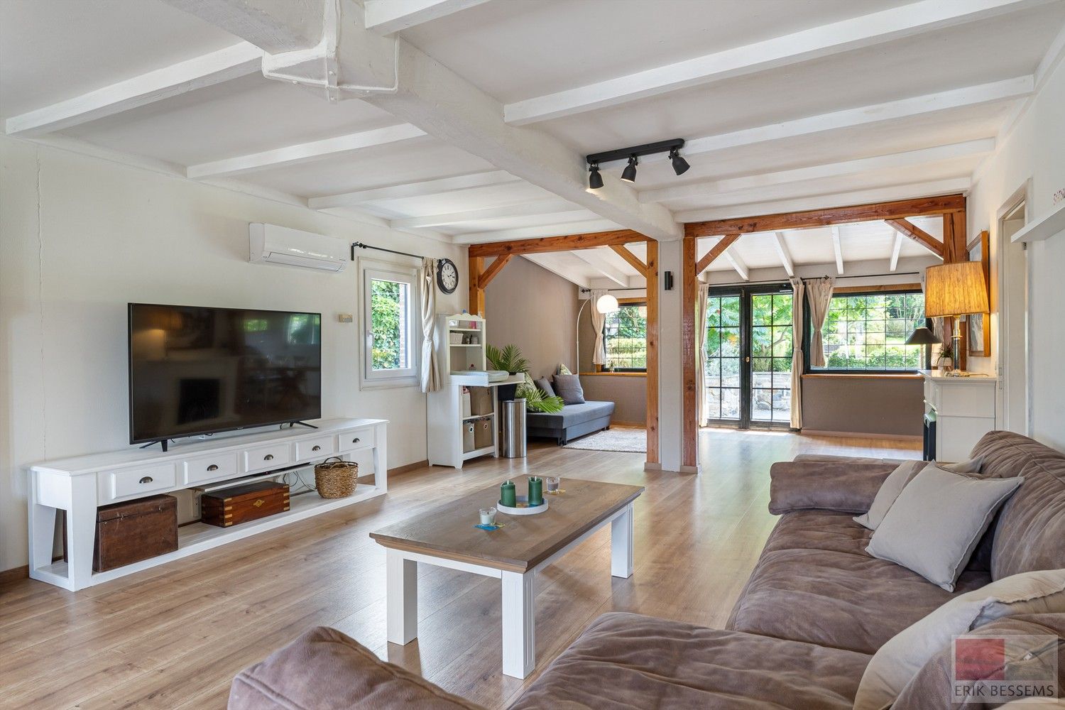 Prachtig gerenoveerde woning/landhuis (van 2011 t.e.m. 2025) gelegen op een ruim perceel van maar liefst circa 6000m2 foto 10
