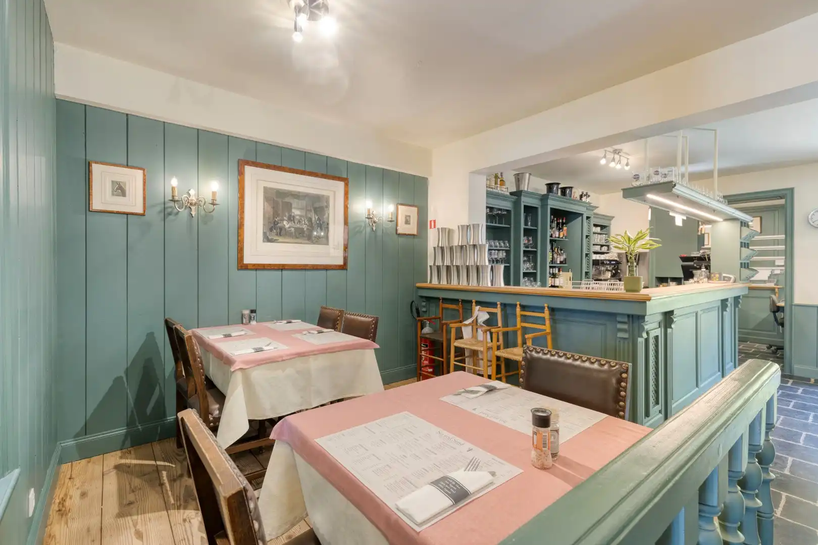Investeringseigendom met volledig uitgerust restaurant en twee bijkomende woonentiteiten op de Zeedijk van Zeebrugge foto 7