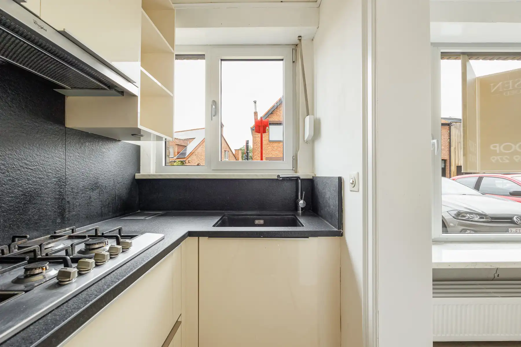 Gelijkvloersappartement met 2 slaapkamers, tuin en garagebox foto 4