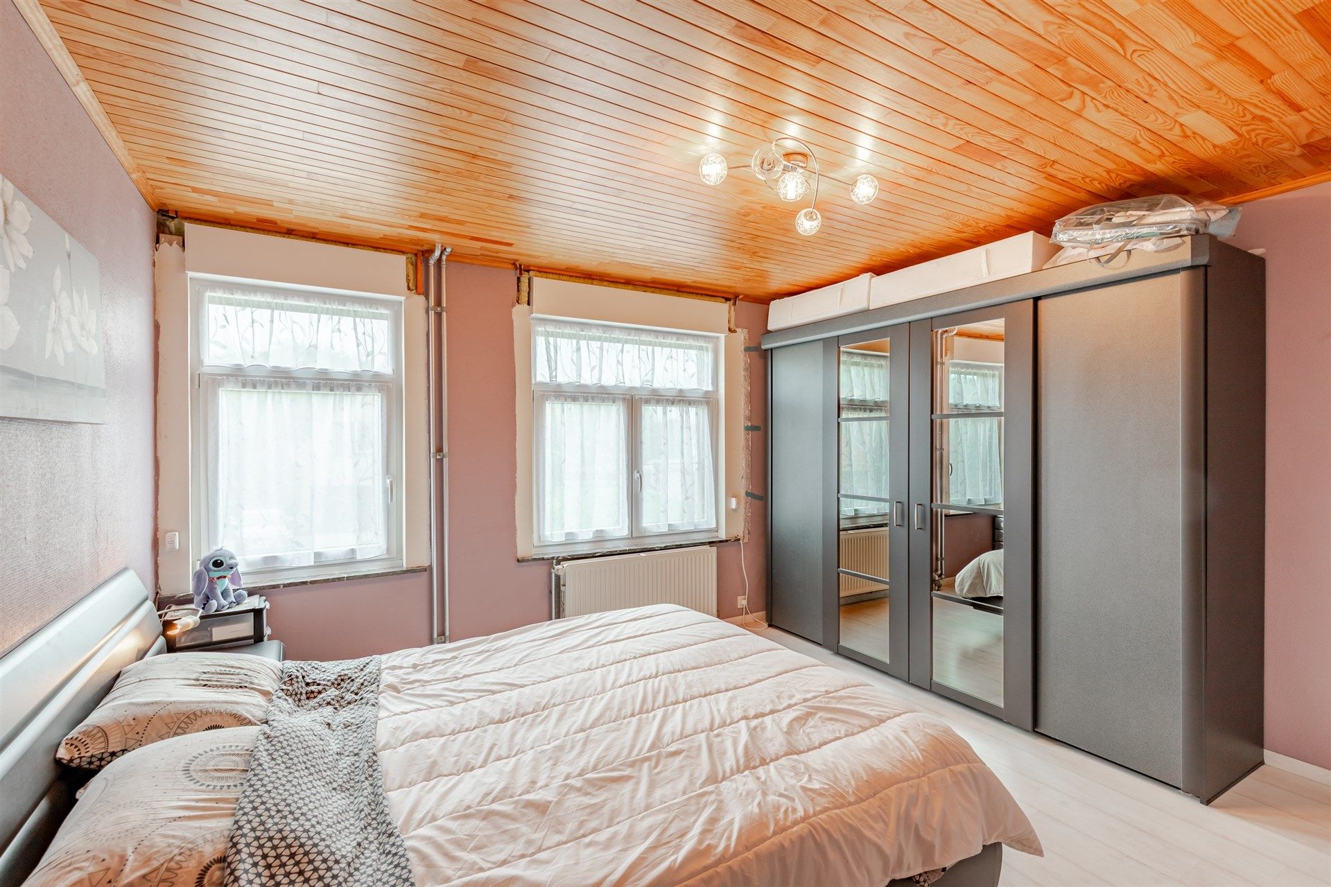Gezinswoning met vier slaapkamers, garagegebouw en grote tuin op 1705 m² foto 8
