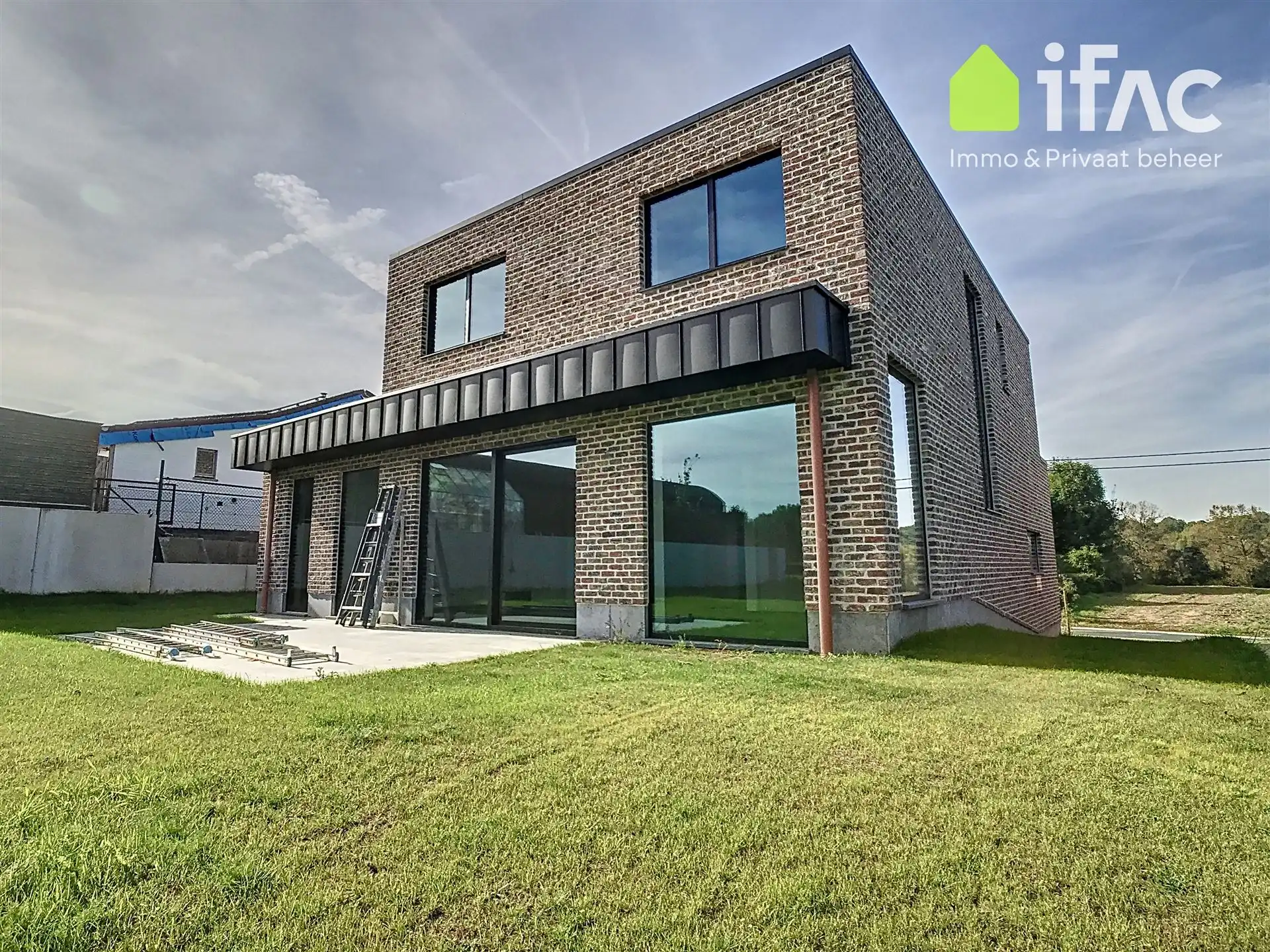Villa met 4 slaapkamers, 2 badkamers en een grote tuin foto 27
