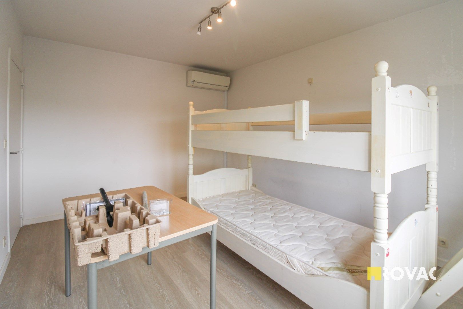 Instapklaar appartement met garage! foto 11
