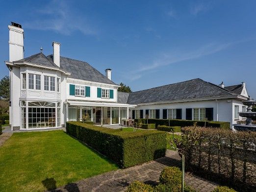 Hoofdfoto van de publicatie: Exclusieve villa op wandelafstand van centrum De Haan.