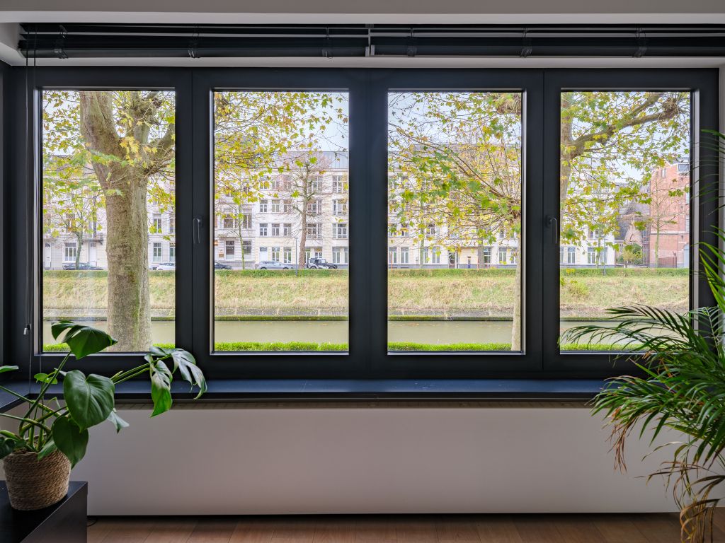 Coupure rechts - Lichtrijk appartement met twee slaapkamers en zicht op het water. foto 8