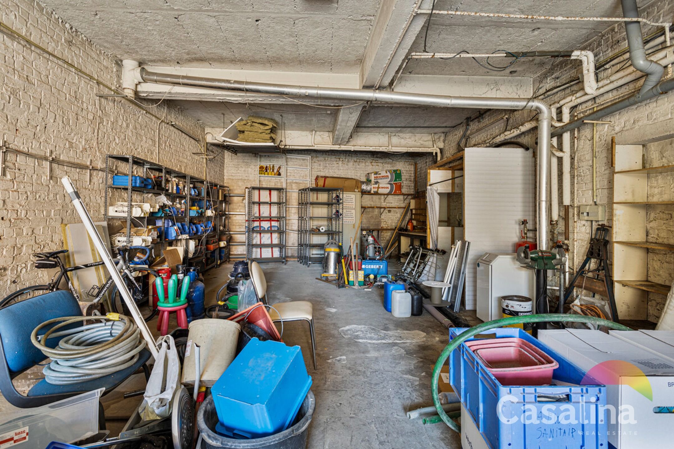 Een ruime te renoveren rijwoning van 207m² met zonnig terras foto 17