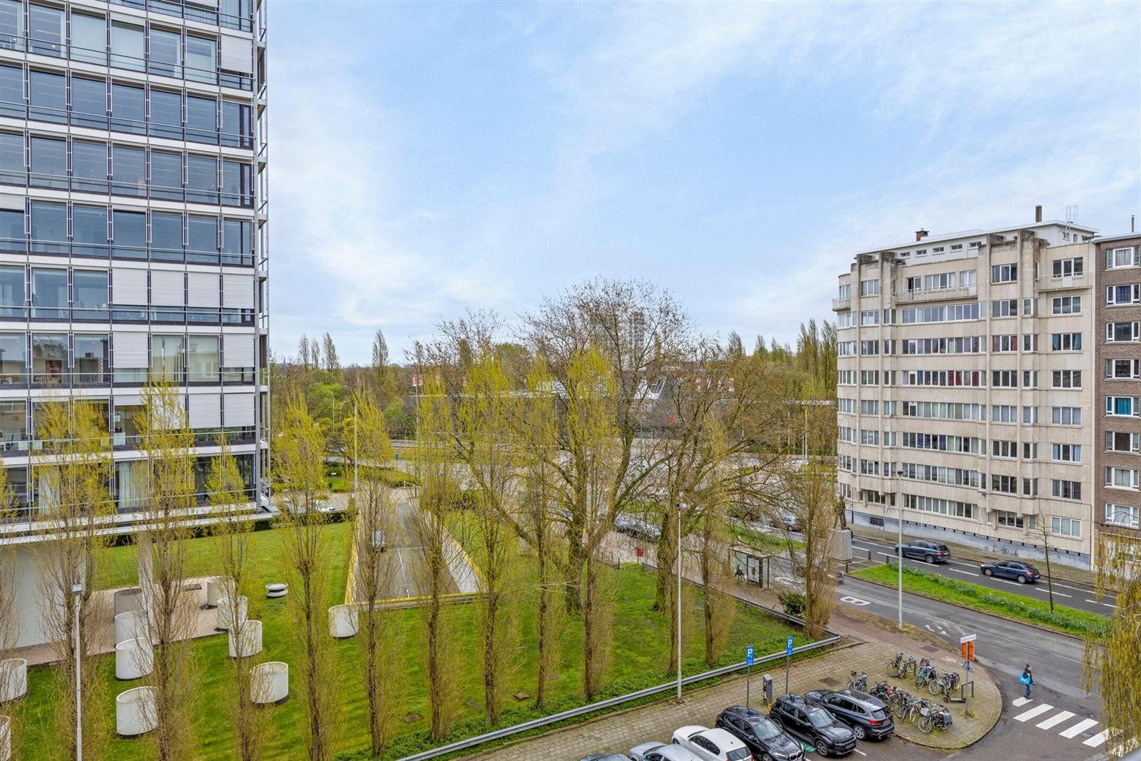 Gunstig gelegen, instapklaar 3 slaapkamer appartement met kelder + P foto 9