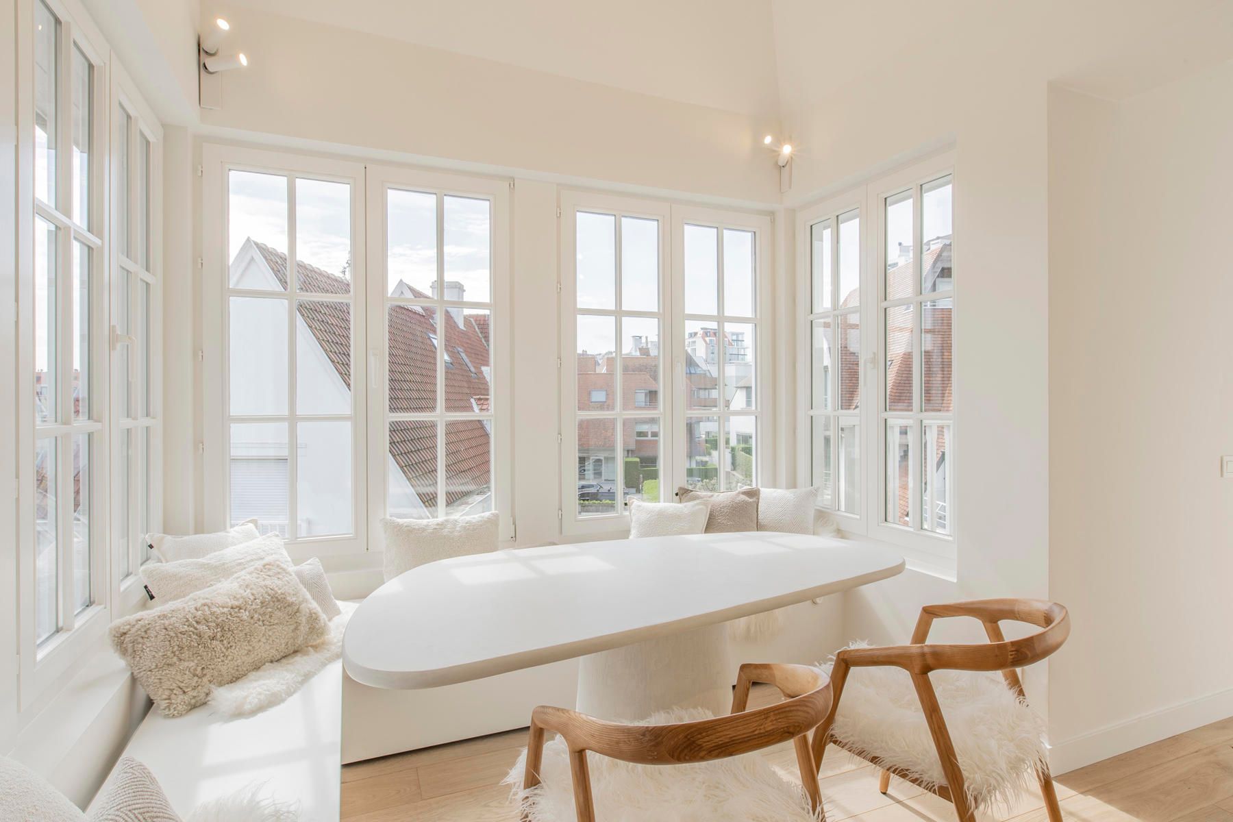 Volledig gerenoveerde penthouse in villa-residentie foto 5