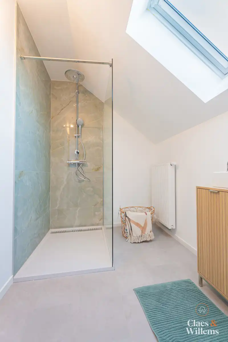 Ruime halfopen bebouwing met 3 slaapkamers en 2 badkamers foto 30