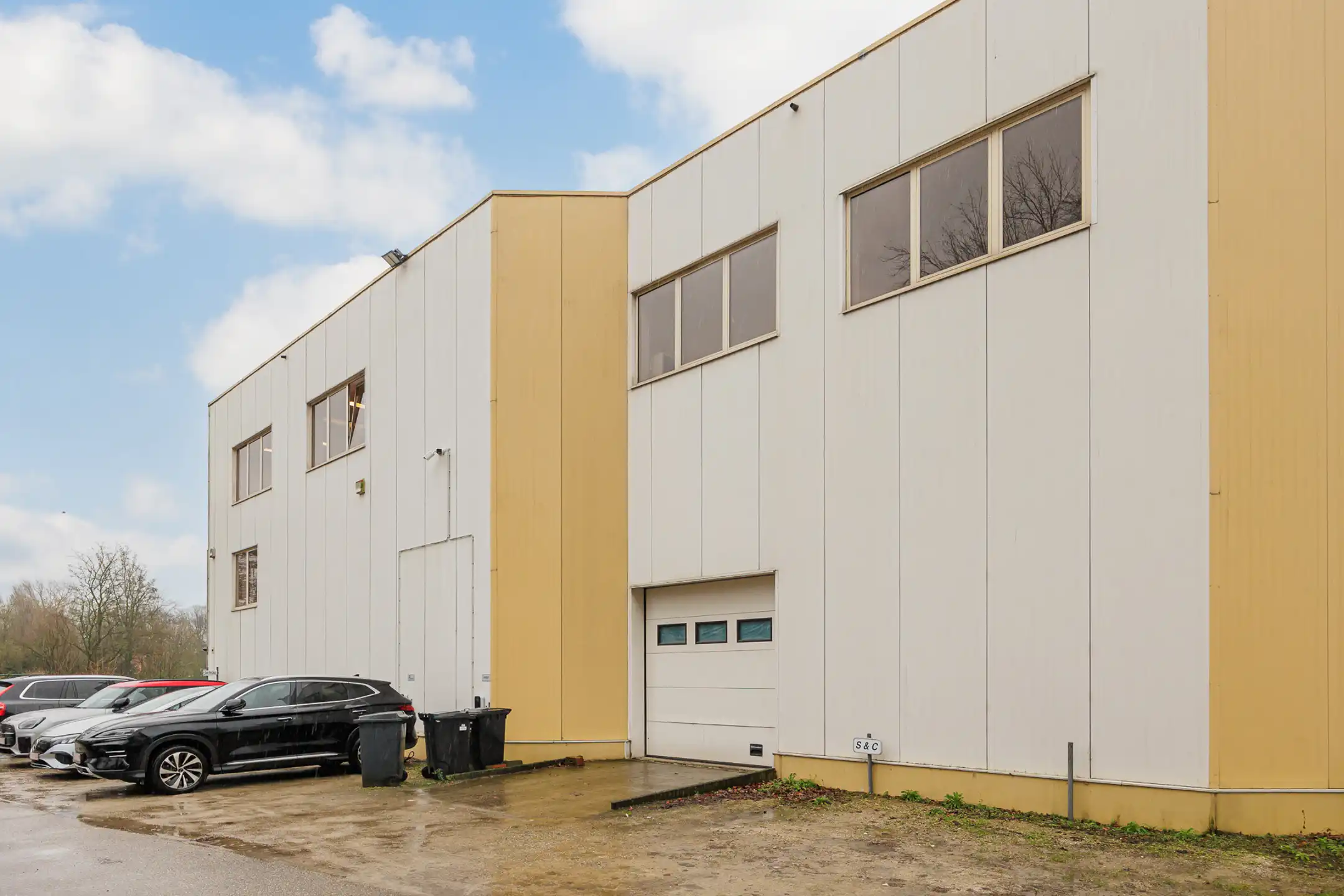 Magazijn en kantoorruimte te huur in Wommelgem foto 11