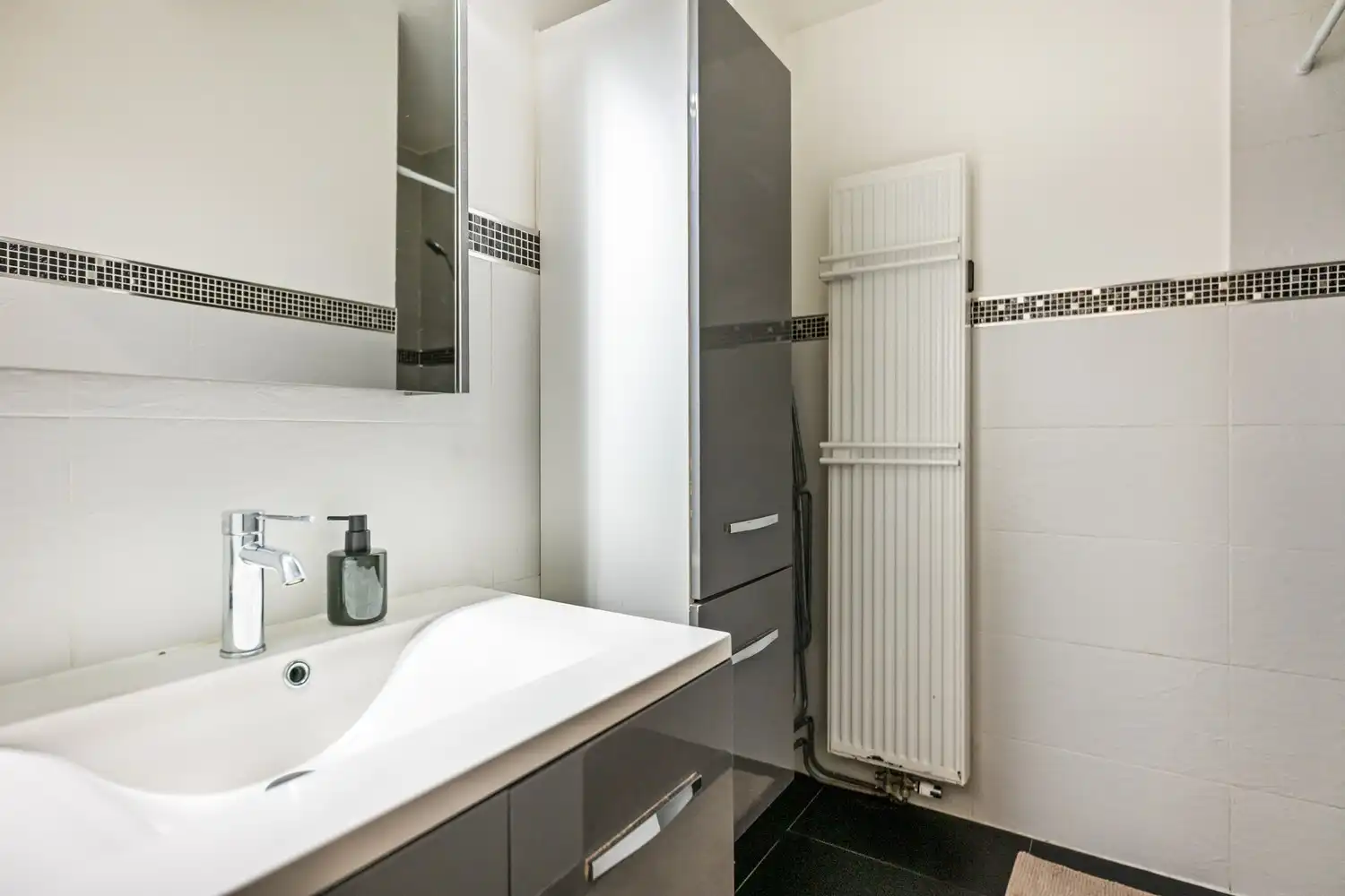 Instapklaar gelijkvloers appartement te Hoboken! foto 12