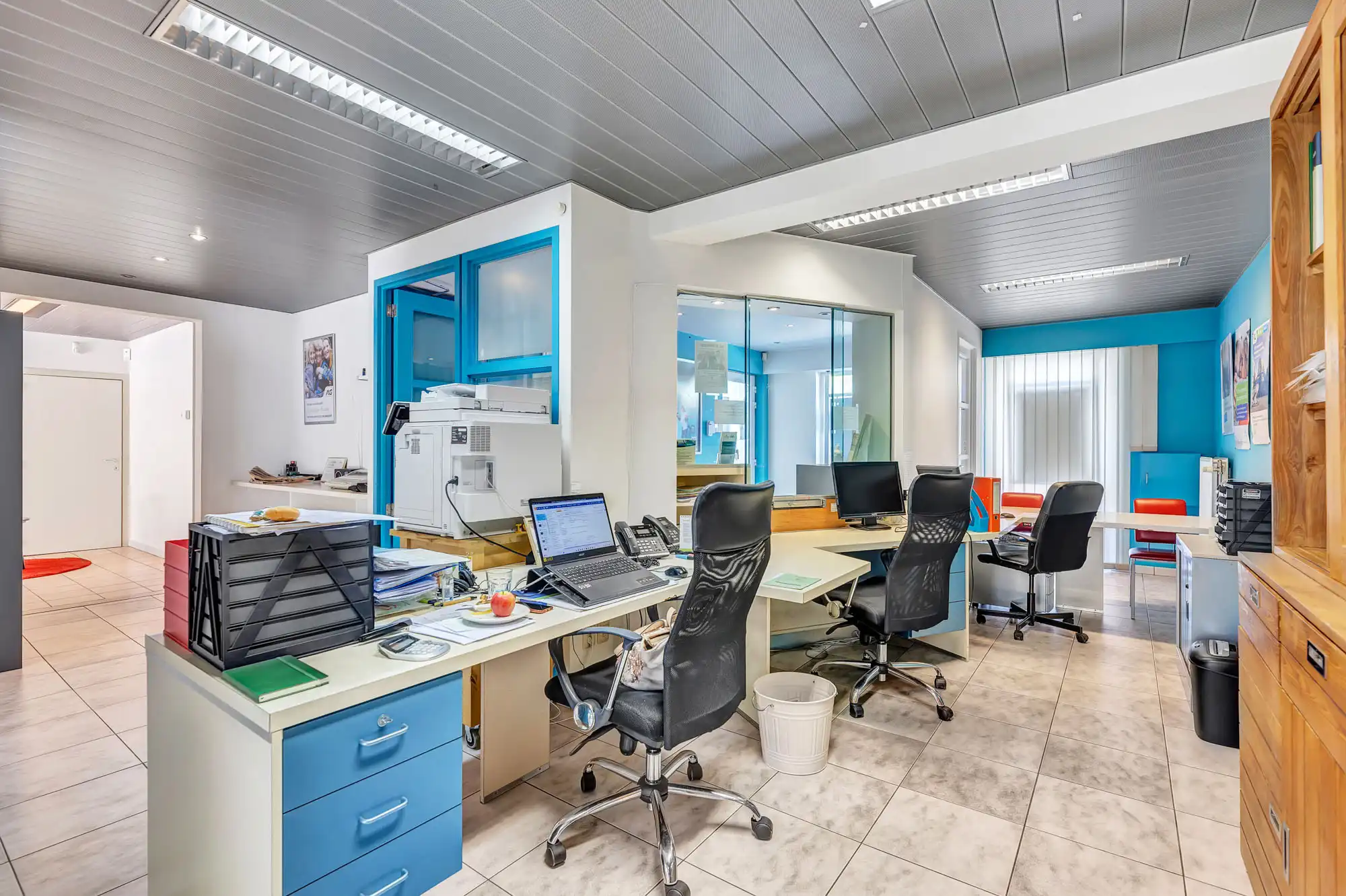 Commercieel gelijkvloers met ruim appartement foto 5