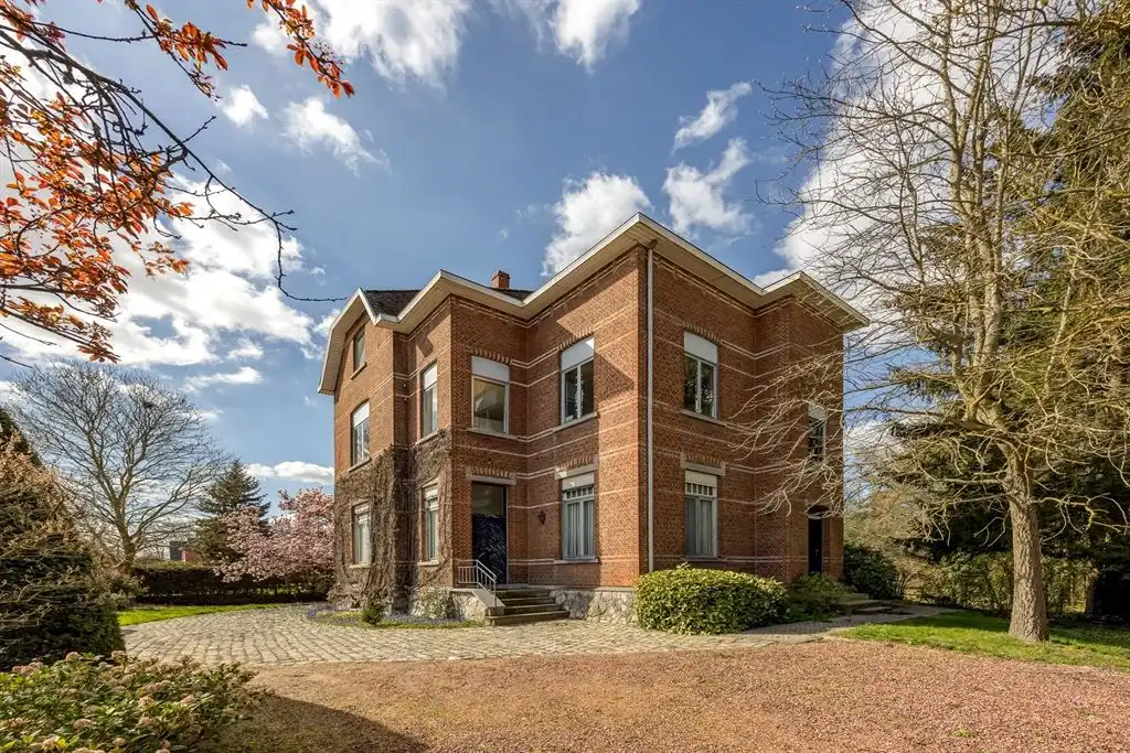 Hoofdfoto van de publicatie: Unieke herenwoning met veel potentieel