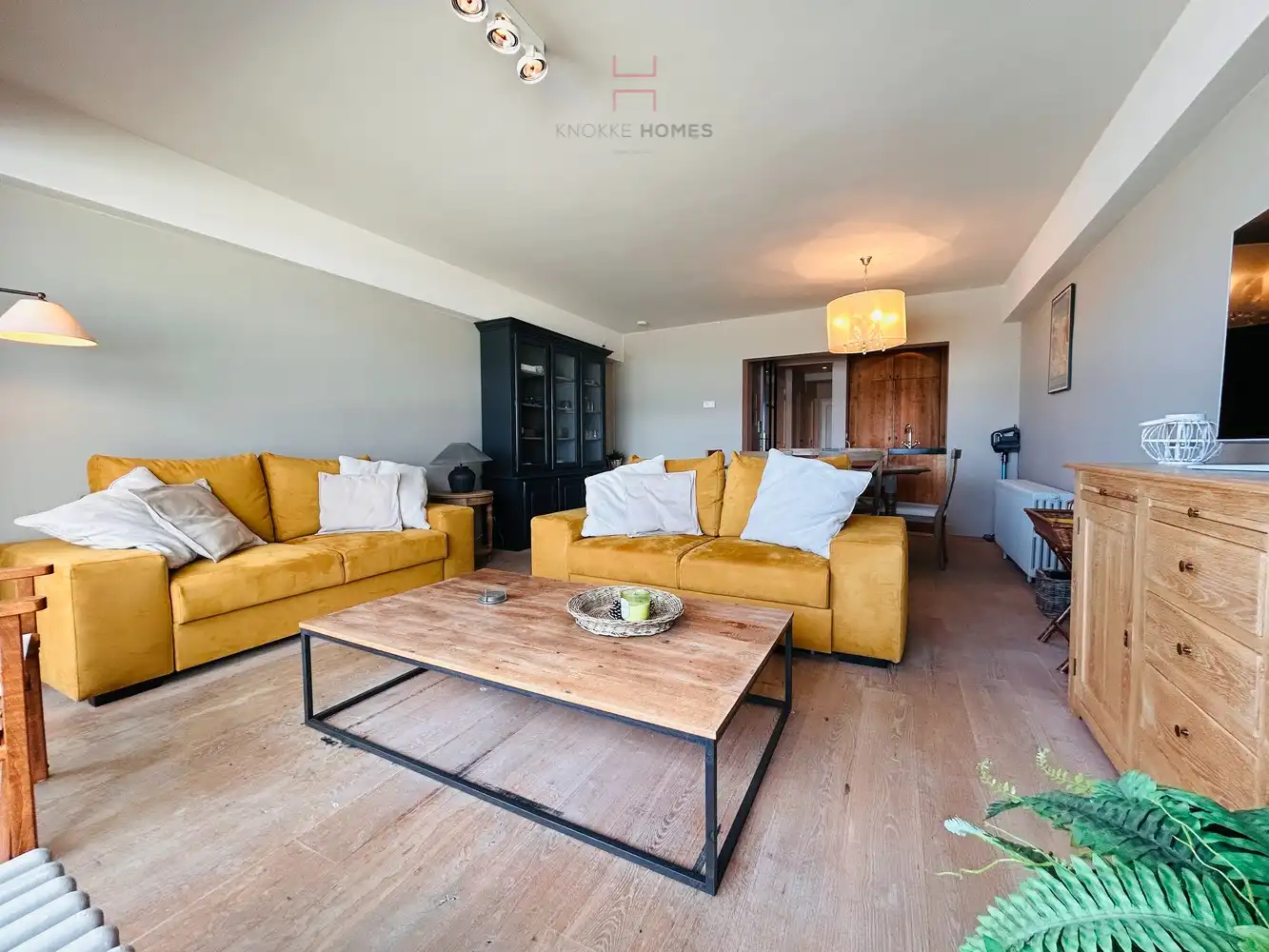 Ruim twee- slaapkamerappartement met frontaal zeezicht foto 2