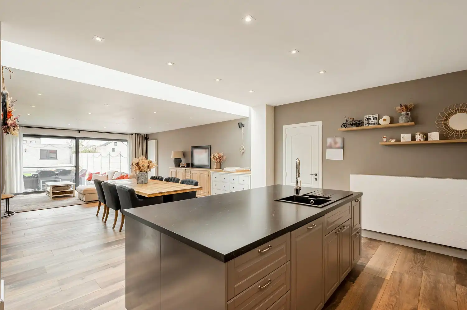 Volledig vernieuwde gezinswoning met tuin. foto 8