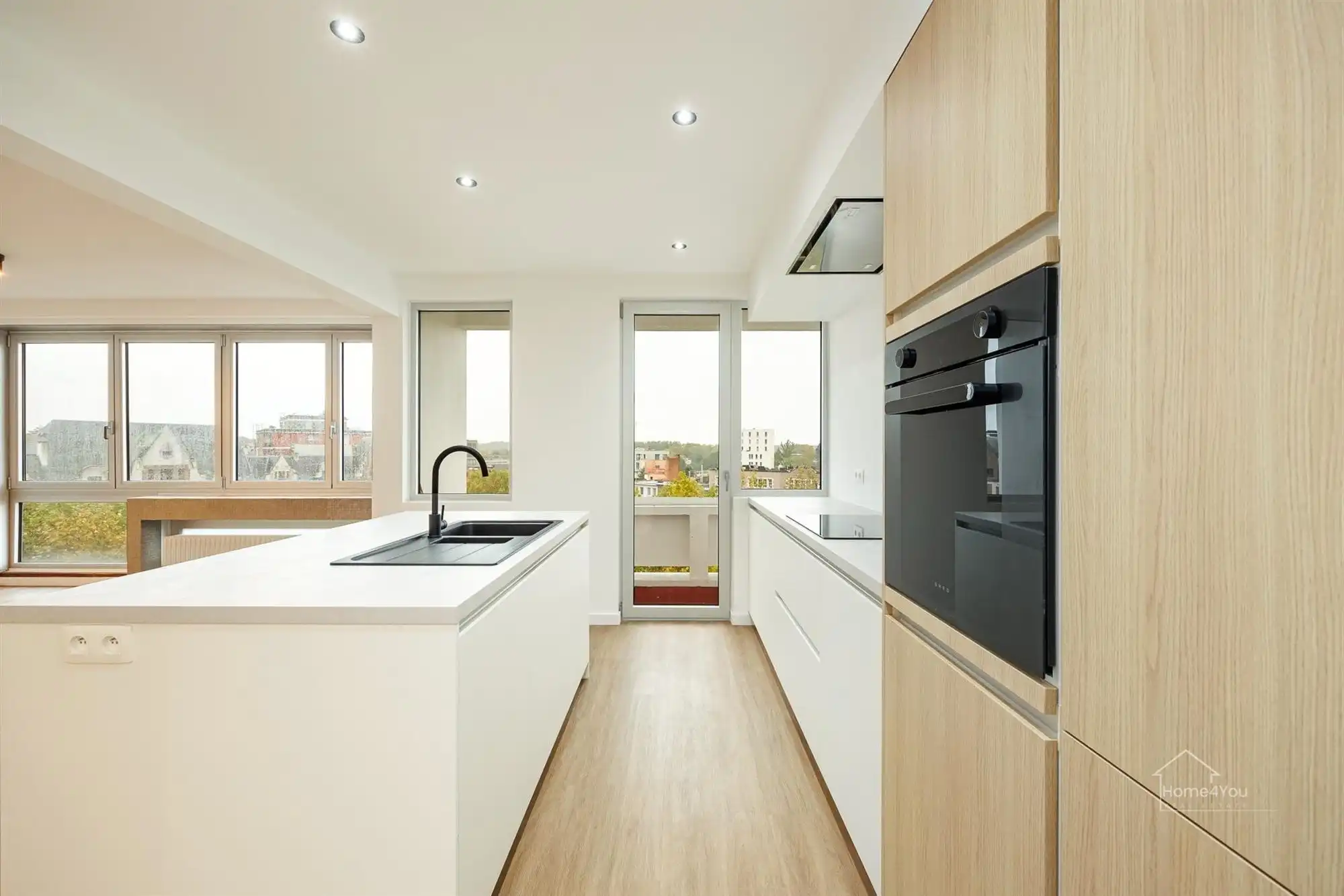Ruim en gerenoveerd 3-slaapkamerappartement met 2 terrassen foto 7