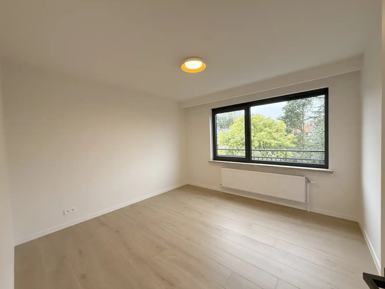 Instapklaar en volledig vernieuwd: uw nieuwe thuis in Berchem foto 8