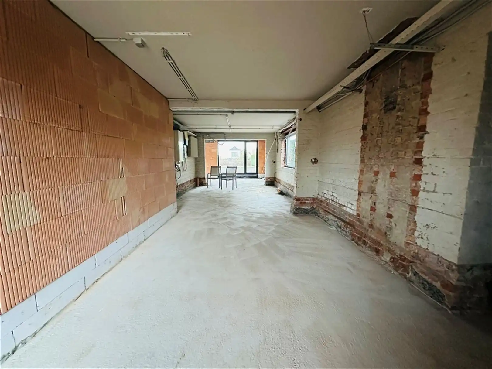 Af te werken kantoorgebouw op zichtlocatie langsheen  N9 foto 5