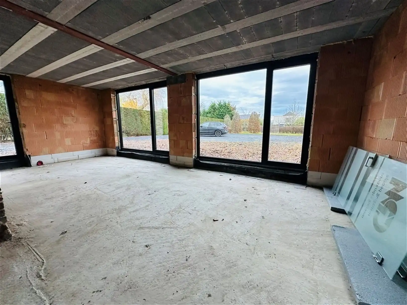 Af te werken kantoorgebouw op zichtlocatie langsheen  N9 foto 5