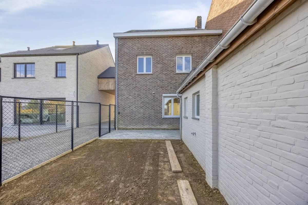 GERENOVEERDE INSTAPKLARE WONING MET 3 SLPK'S IN KESSELT (LANAKEN) foto 15