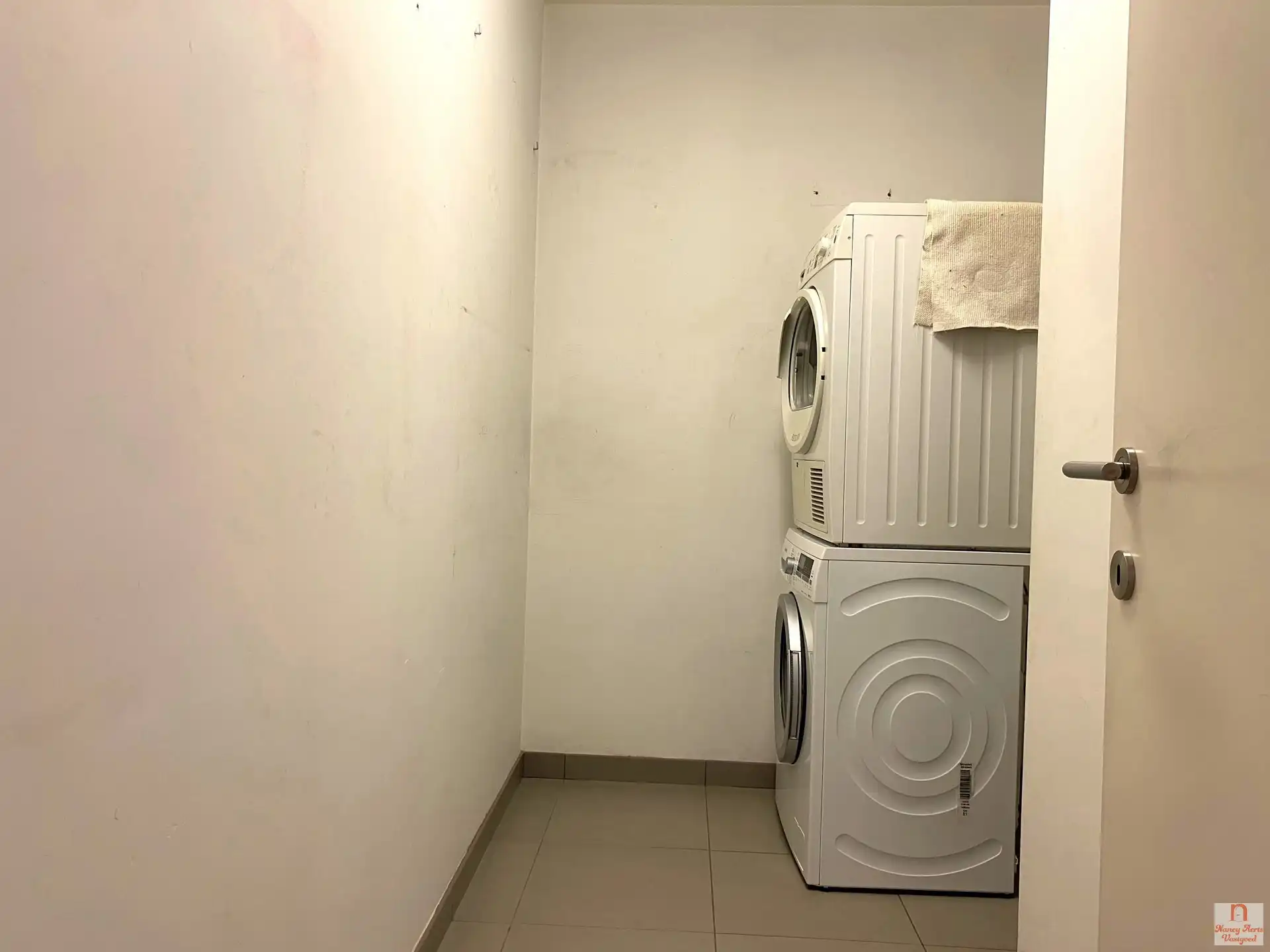 Modern appartement met 2 slaapkamers, terras en parking foto 14